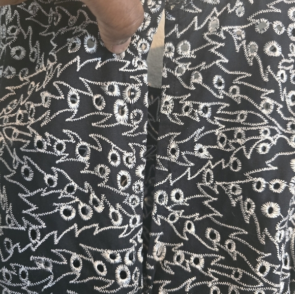 Flores & Flores Eyelet Sleevless Dress Sz 10 Black White Lined Sheath - Picture 13 of 14